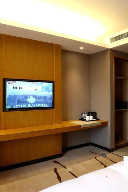 Lotus Blu Hotel Legazpi Exterior photo