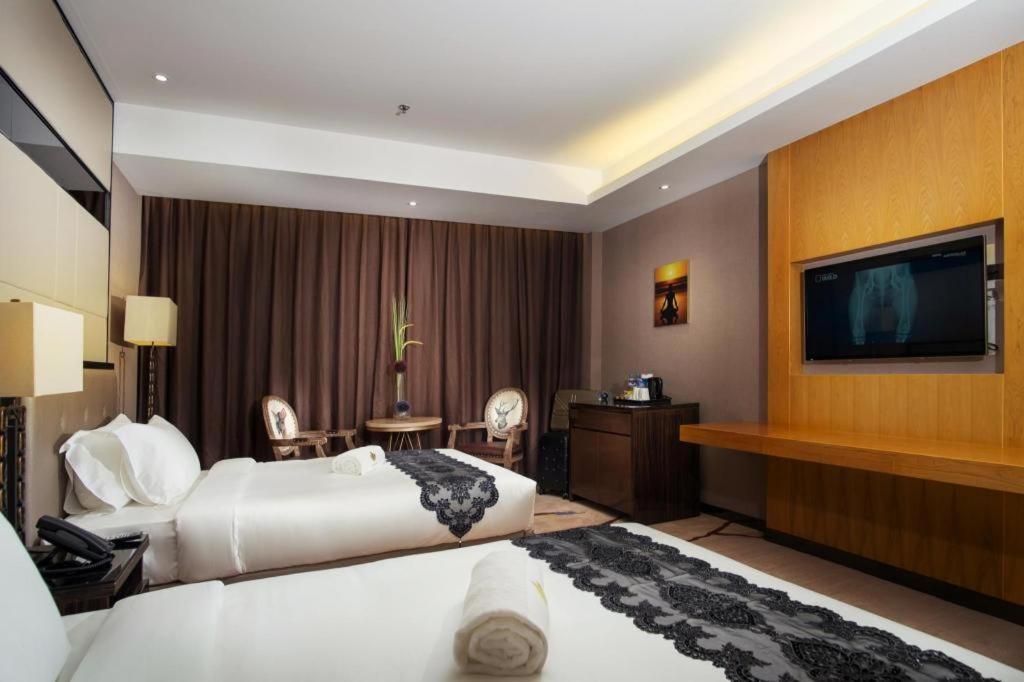 Lotus Blu Hotel Legazpi Exterior photo